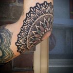 фото тату мандала на локте 04.02.2020 №063 -mandala tattoo- tattoo-photo.ru