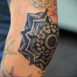 фото тату мандала на локте 04.02.2020 №068 -mandala tattoo- tattoo-photo.ru