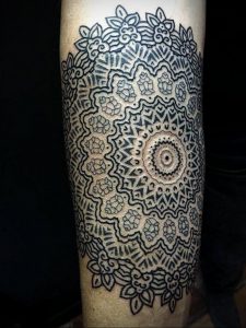 фото тату мандала на локте 04.02.2020 №075 -mandala tattoo- tattoo-photo.ru