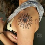 фото тату мандала на плече 04.02.2020 №014 -mandala tattoo- tattoo-photo.ru