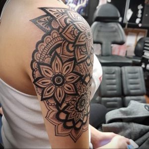 фото тату мандала на плече 04.02.2020 №026 -mandala tattoo- tattoo-photo.ru