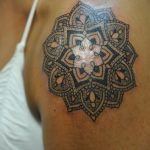 фото тату мандала на плече 04.02.2020 №057 -mandala tattoo- tattoo-photo.ru