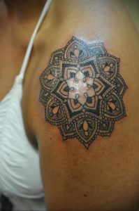 фото тату мандала на плече 04.02.2020 №057 -mandala tattoo- tattoo-photo.ru