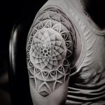 фото тату мандала на плече 04.02.2020 №058 -mandala tattoo- tattoo-photo.ru