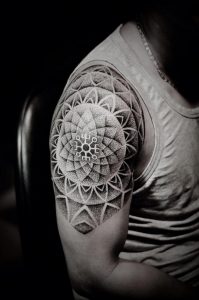 фото тату мандала на плече 04.02.2020 №058 -mandala tattoo- tattoo-photo.ru