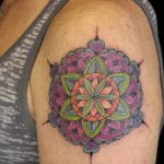 фото тату мандала на плече 04.02.2020 №080 -mandala tattoo- tattoo-photo.ru