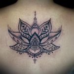 фото тату мандала на спине 04.02.2020 №001 -mandala tattoo- tattoo-photo.ru