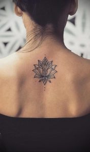 фото тату мандала на спине 04.02.2020 №003 -mandala tattoo- tattoo-photo.ru