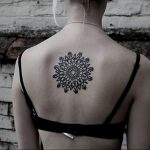 фото тату мандала на спине 04.02.2020 №006 -mandala tattoo- tattoo-photo.ru