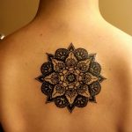 фото тату мандала на спине 04.02.2020 №014 -mandala tattoo- tattoo-photo.ru