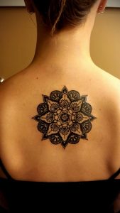 фото тату мандала на спине 04.02.2020 №014 -mandala tattoo- tattoo-photo.ru