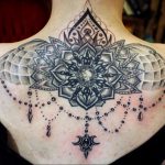 фото тату мандала на спине 04.02.2020 №015 -mandala tattoo- tattoo-photo.ru