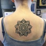 фото тату мандала на спине 04.02.2020 №020 -mandala tattoo- tattoo-photo.ru