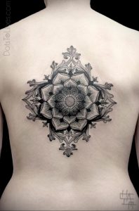 фото тату мандала на спине 04.02.2020 №021 -mandala tattoo- tattoo-photo.ru