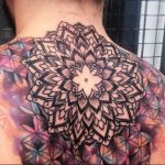 фото тату мандала на спине 04.02.2020 №037 -mandala tattoo- tattoo-photo.ru