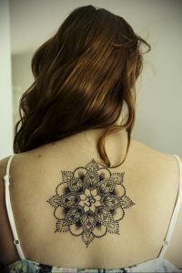 фото тату мандала на спине 04.02.2020 №055 -mandala tattoo- tattoo-photo.ru