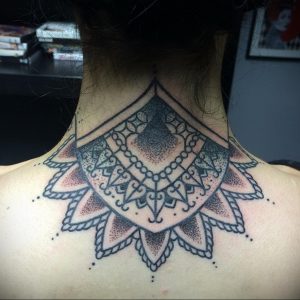 фото тату мандала на шее 04.02.2020 №055 -mandala tattoo- tattoo-photo.ru