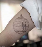 фото тату птица в клетке 02.01.2019 №057 -bird cage tattoo- tattoo-photo.ru