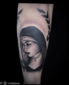 Тату Монашка курит 16.02.2020 №1006 -tattoo nun smoking- tattoo-photo.ru