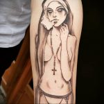 Тату Монашка курит 16.02.2020 №1016 -tattoo nun smoking- tattoo-photo.ru