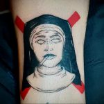 Тату Монашка курит 16.02.2020 №1017 -tattoo nun smoking- tattoo-photo.ru