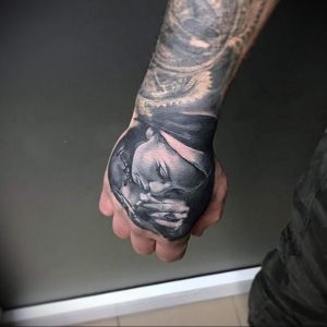 Тату Монашка на руке 16.02.2020 №1008 -nun tattoo- tattoo-photo.ru