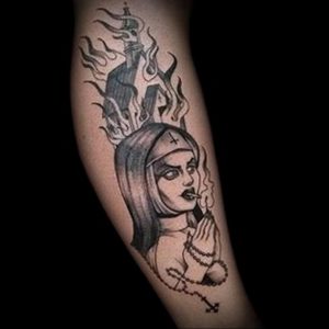 Тату Монашка на руке 16.02.2020 №1019 -nun tattoo- tattoo-photo.ru