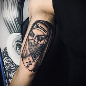 Тату Монашка на руке 16.02.2020 №1020 -nun tattoo- tattoo-photo.ru