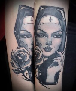 Тату Монашка на руке 16.02.2020 №1022 -nun tattoo- tattoo-photo.ru