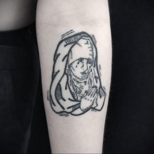 Тату Монашка на руке 16.02.2020 №1032 -nun tattoo- tattoo-photo.ru