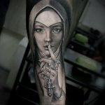 Тату Монашка на руке 16.02.2020 №1046 -nun tattoo- tattoo-photo.ru