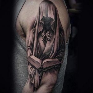 Тату Монашка на руке 16.02.2020 №1055 -nun tattoo- tattoo-photo.ru