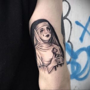 Тату Монашка на руке 16.02.2020 №1069 -nun tattoo- tattoo-photo.ru