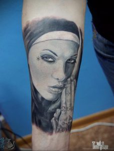 Тату Монашка пример рисунка 16.02.2020 №1112 -tattoo nun- tattoo-photo.ru