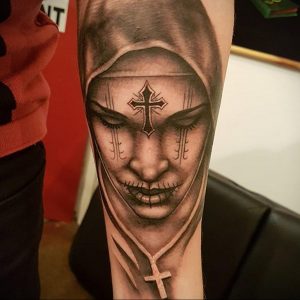 Тату Монашка с крестом 16.02.2020 №1011 -tattoo nun with a cross- tattoo-photo.ru