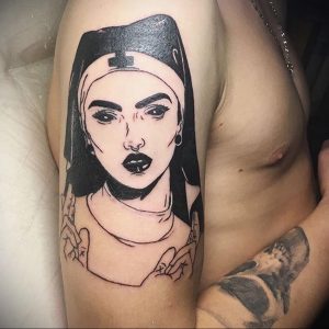 Тату Монашка с крестом 16.02.2020 №1015 -tattoo nun with a cross- tattoo-photo.ru