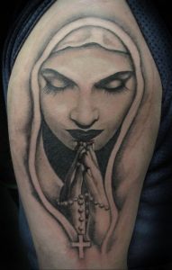 Тату Монашка с крестом 16.02.2020 №1029 -tattoo nun with a cross- tattoo-photo.ru