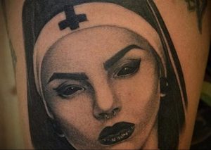 Тату Монашка с крестом 16.02.2020 №1030 -tattoo nun with a cross- tattoo-photo.ru