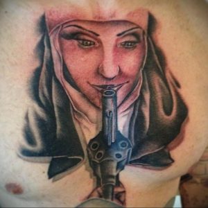 Тату Монашка с оружием 16.02.2020 №1002 -nun tattoo with gun- tattoo-photo.ru