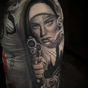 Тату Монашка с оружием 16.02.2020 №1005 -nun tattoo with gun- tattoo-photo.ru
