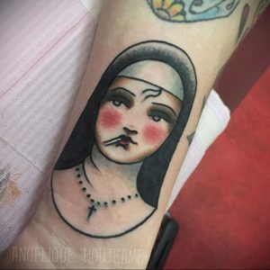 Тату Монашка с сигаретой 16.02.2020 №1002 -tattoo nun with a cigarette- tattoo-photo.ru