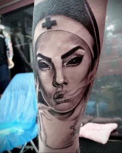Тату Монашка с сигаретой 16.02.2020 №1008 -tattoo nun with a cigarette- tattoo-photo.ru