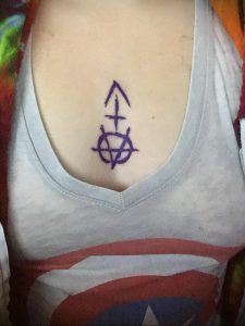 Фото знак анархии тату 24.03.2020 №036 -tattoo anarchy- tattoo-photo.ru