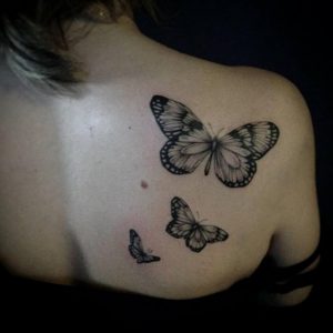Фото маленькой тату на лопатке 09.03.2020 №019 -tattoo on the shoulder- tattoo-photo.ru