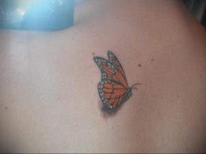 Фото маленькой тату на лопатке 09.03.2020 №022 -tattoo on the shoulder- tattoo-photo.ru