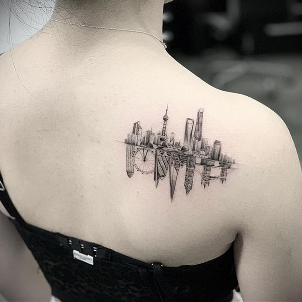 Фото маленькой тату на лопатке 09.03.2020 №025 -tattoo on the shoulder- tattoo-photo.ru