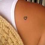 Фото маленькой тату на лопатке 09.03.2020 №034 -tattoo on the shoulder- tattoo-photo.ru