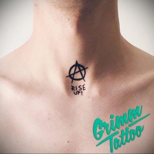 Фото тату анархия на груди 24.03.2020 №001 -tattoo anarchy- tattoo-photo.ru