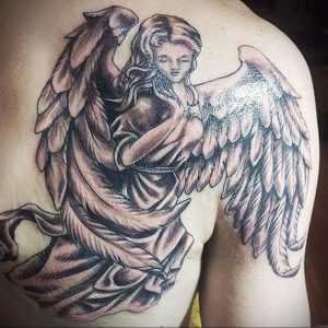 Фото тату ангел на лопатке 09.03.2020 №007 -tattoo on the shoulder- tattoo-photo.ru