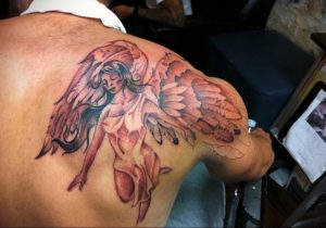 Фото тату ангел на лопатке 09.03.2020 №013 -tattoo on the shoulder- tattoo-photo.ru